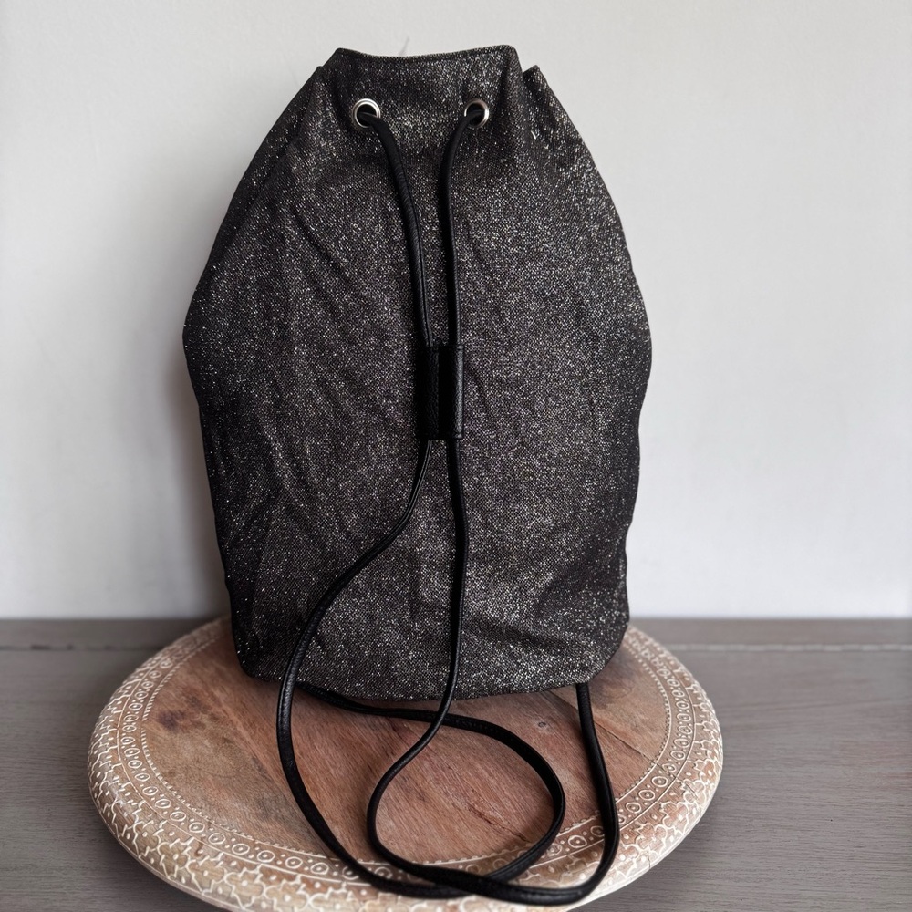 Victoria's Secret Bucket Drawstring Backpack Black Glitter‎ Angel Wings Charm - Picture 5 of 8